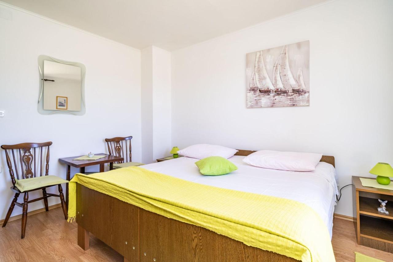 Apartment Laurel Leaf Lovorno Bagian luar foto