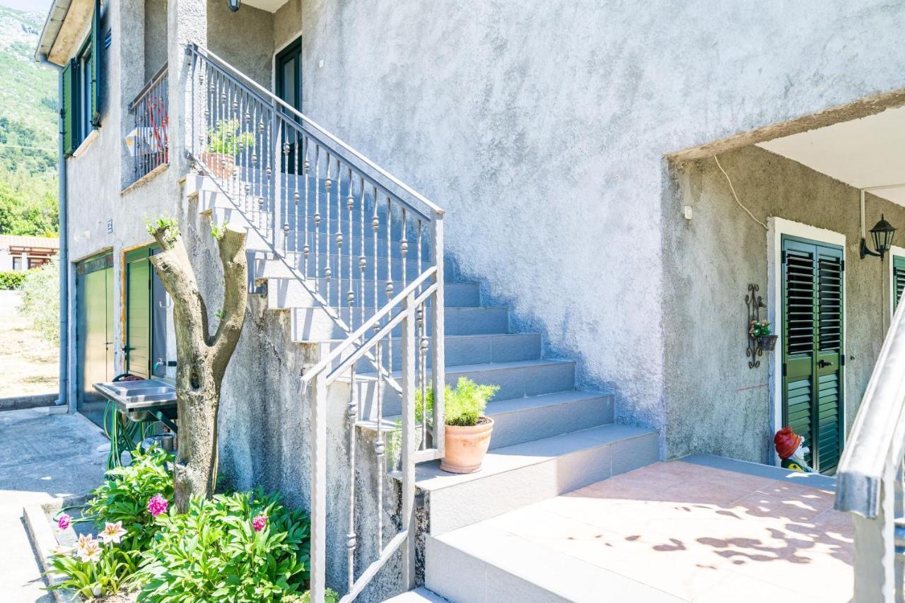 Apartment Laurel Leaf Lovorno Bagian luar foto