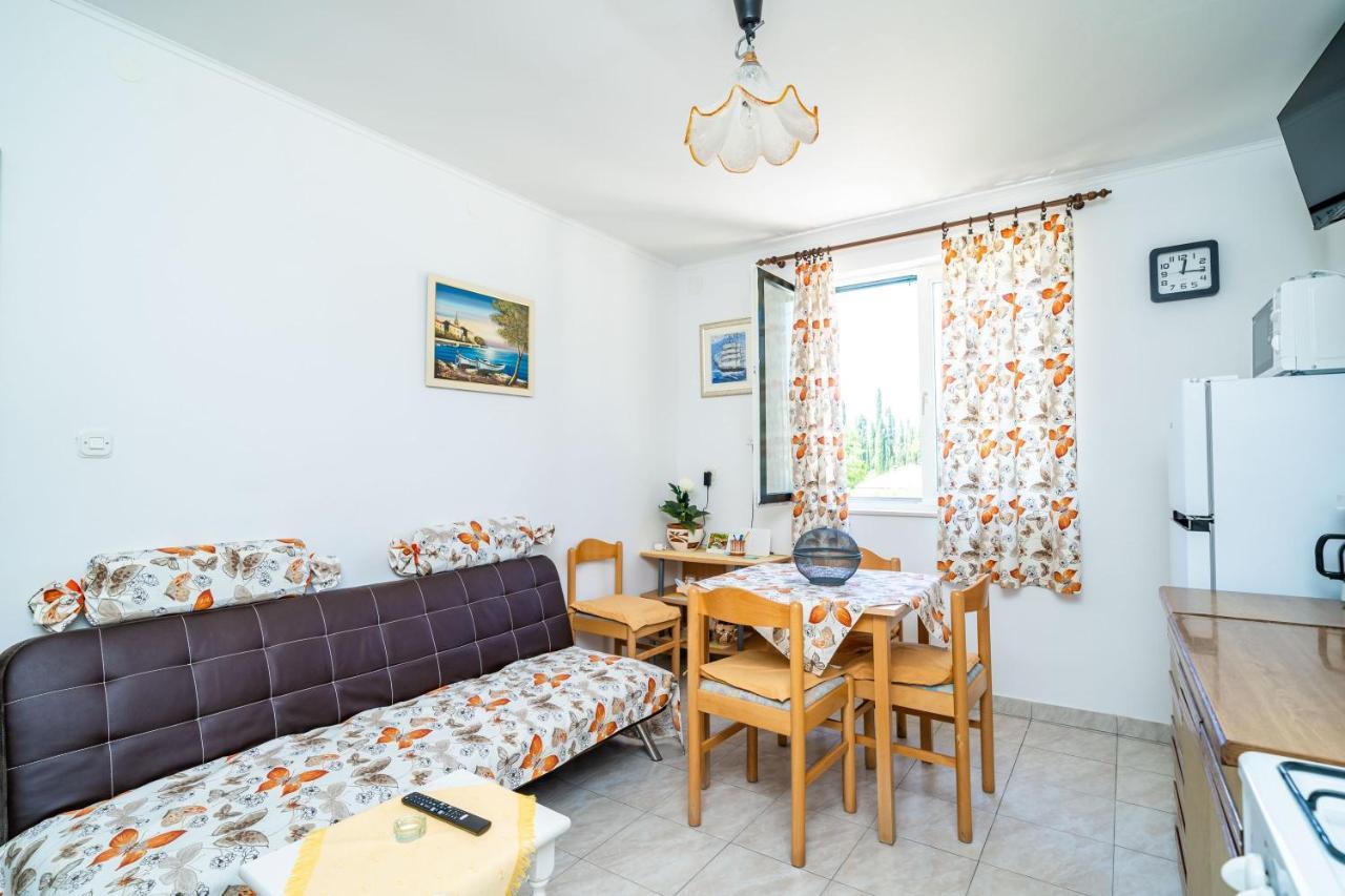 Apartment Laurel Leaf Lovorno Bagian luar foto