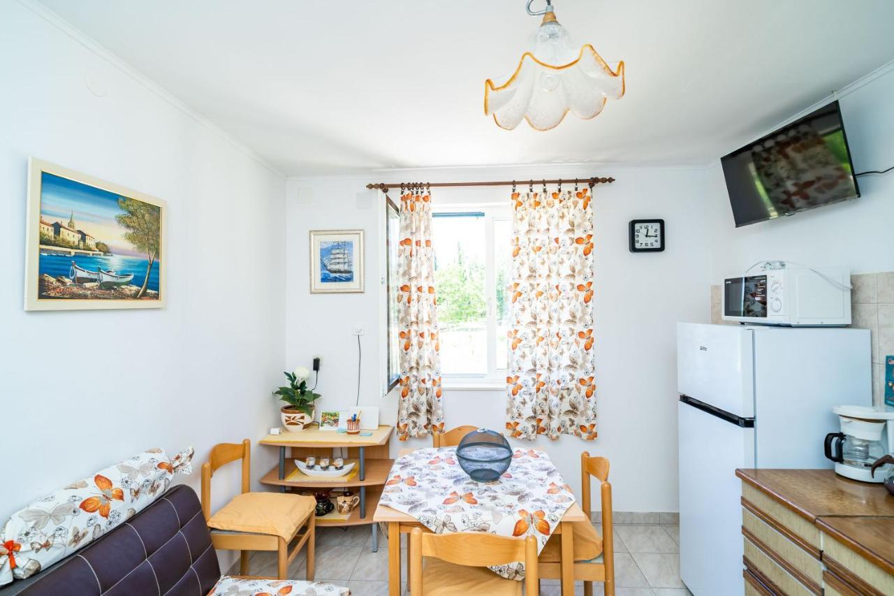 Apartment Laurel Leaf Lovorno Bagian luar foto